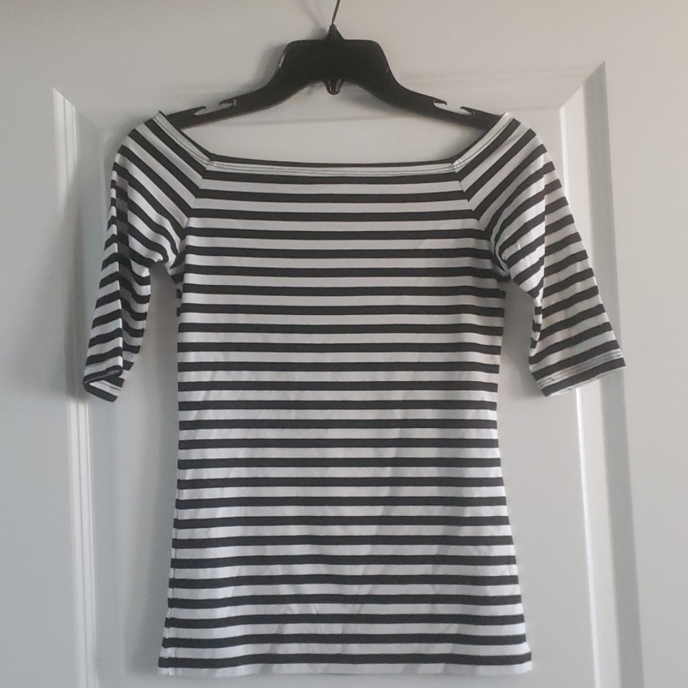 Lilycoco short sleeved off shoulder t shirt